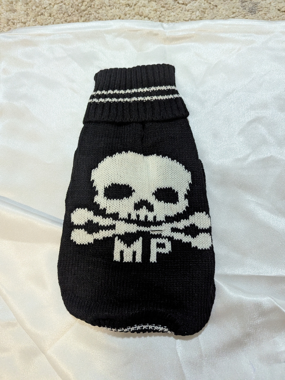 Black Skull Knit Dog Sweater - Design